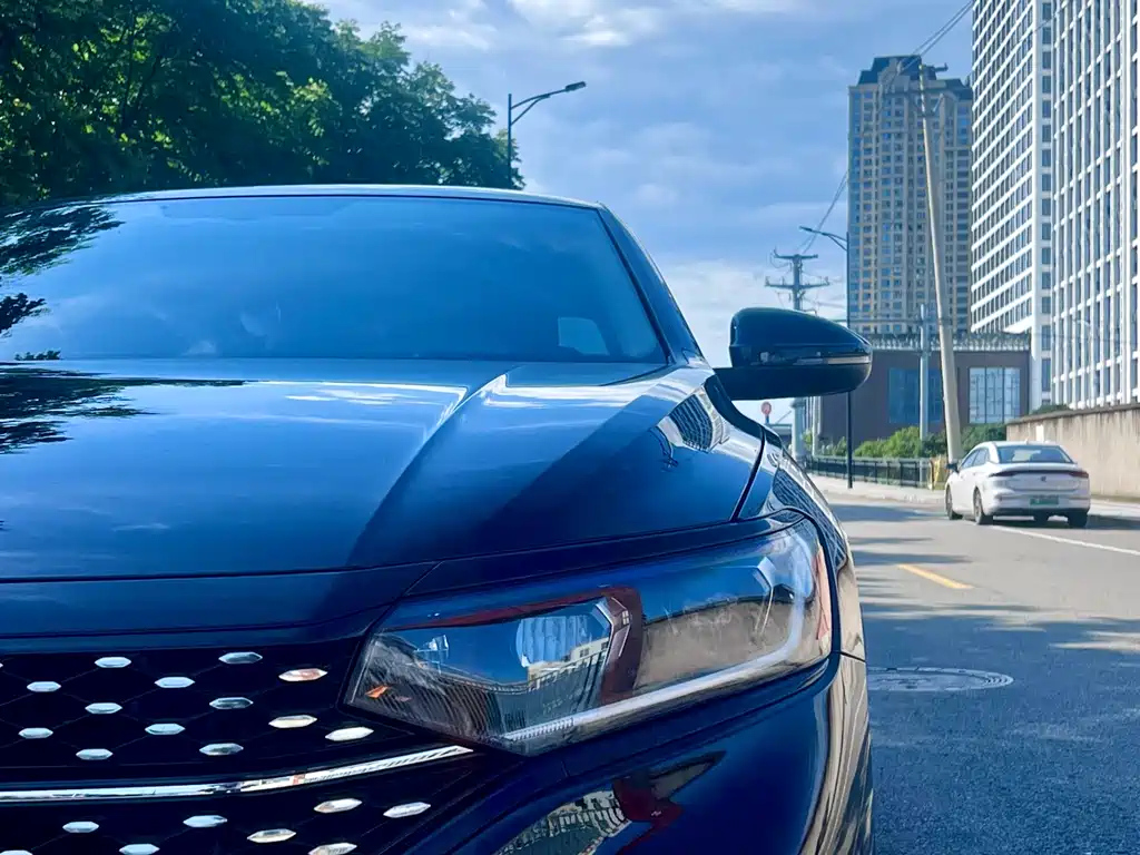 VOLKSWAGEN PASSAT 2024