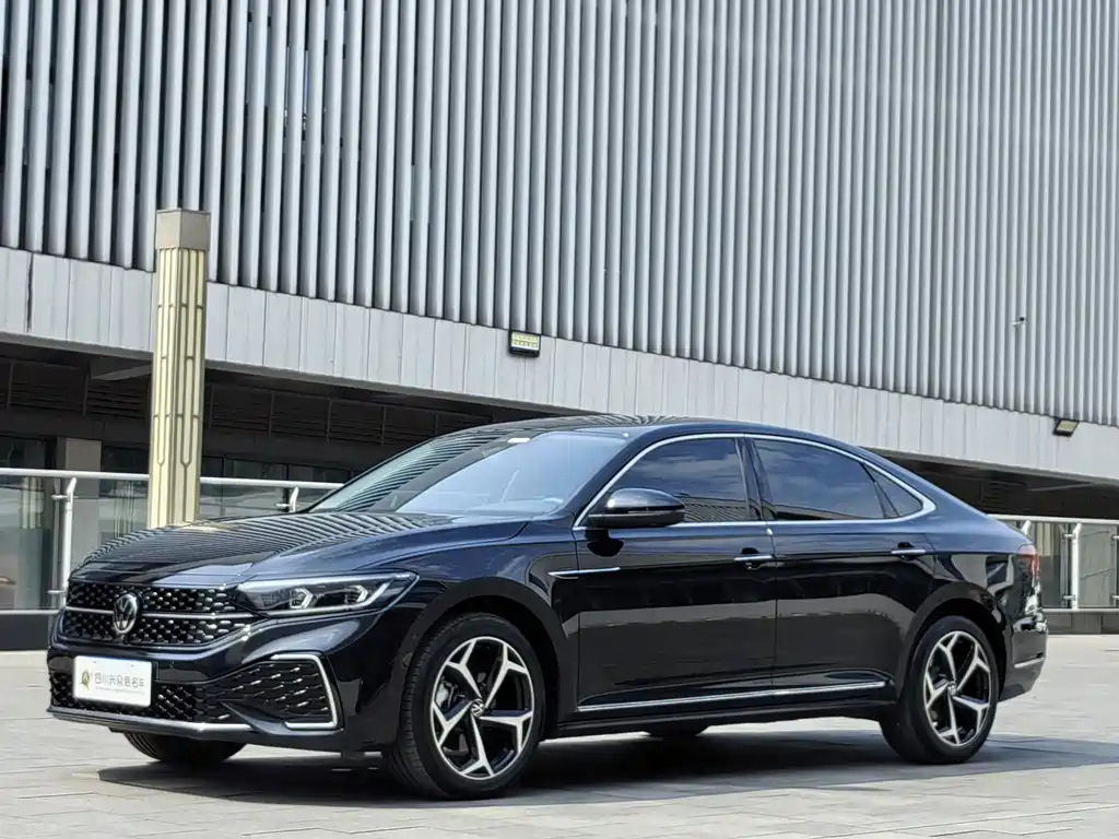 VOLKSWAGEN PASSAT 2025