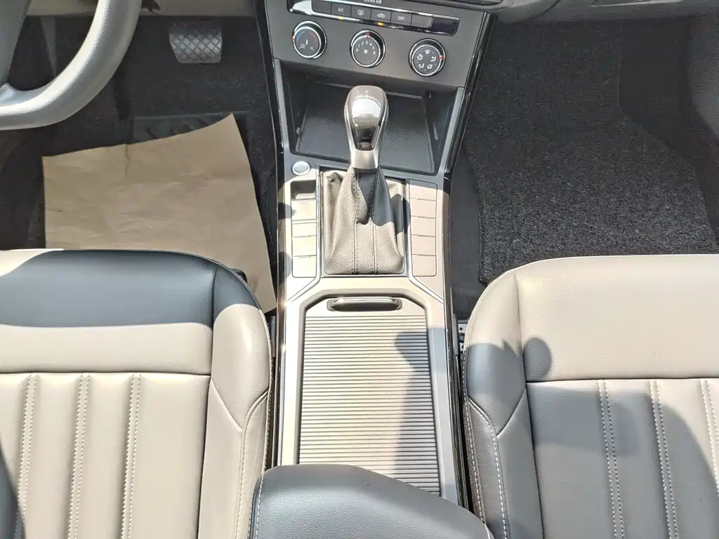 VOLKSWAGEN PASSAT 2022