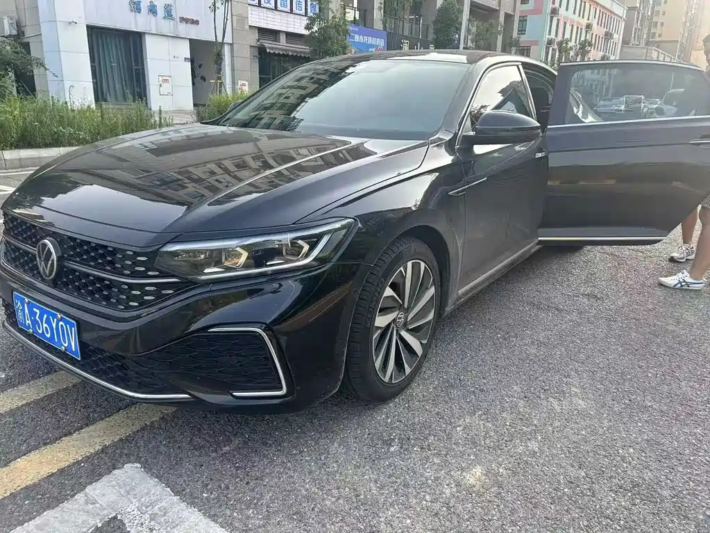 VOLKSWAGEN PASSAT 2022