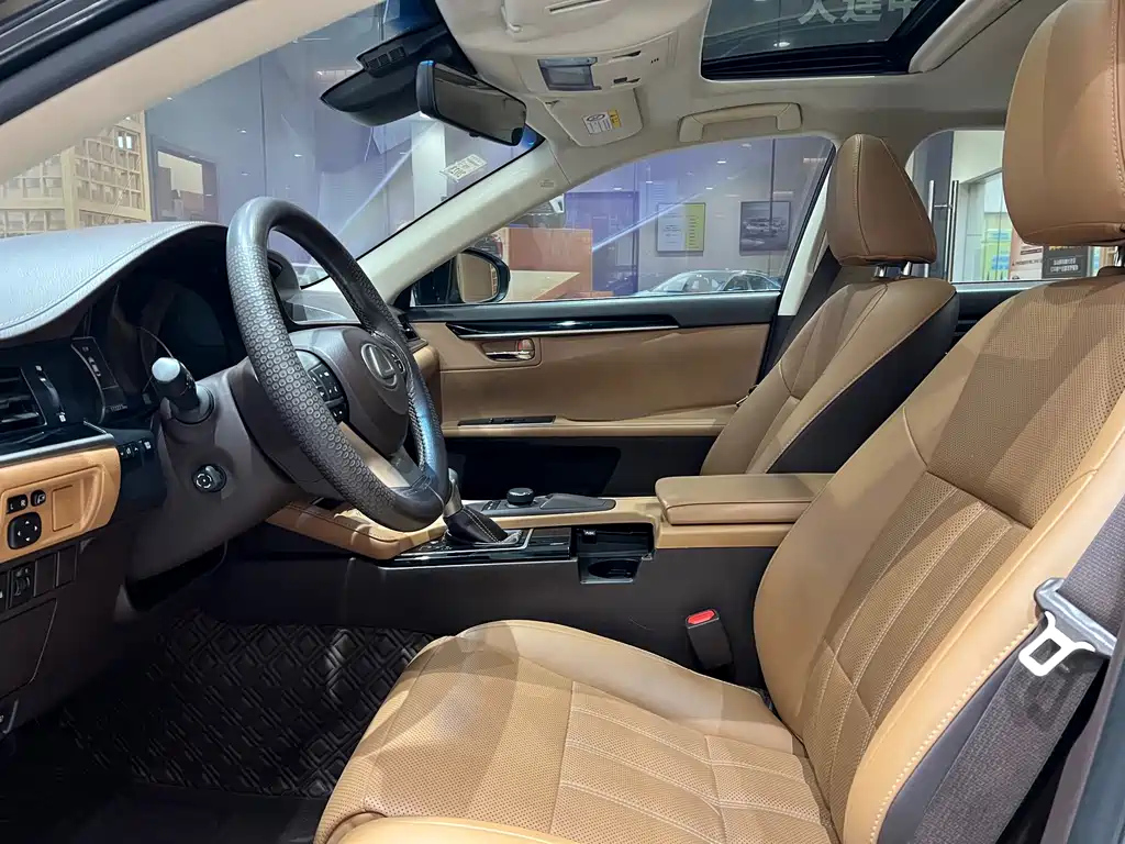 LEXUS ES 2015