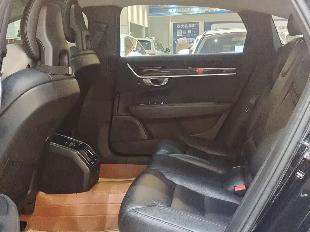 VOLVO S90 2017