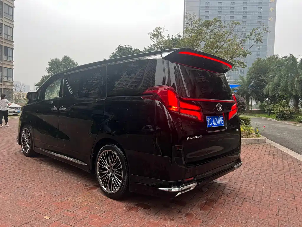 TOYOTA ALPHARD 2019