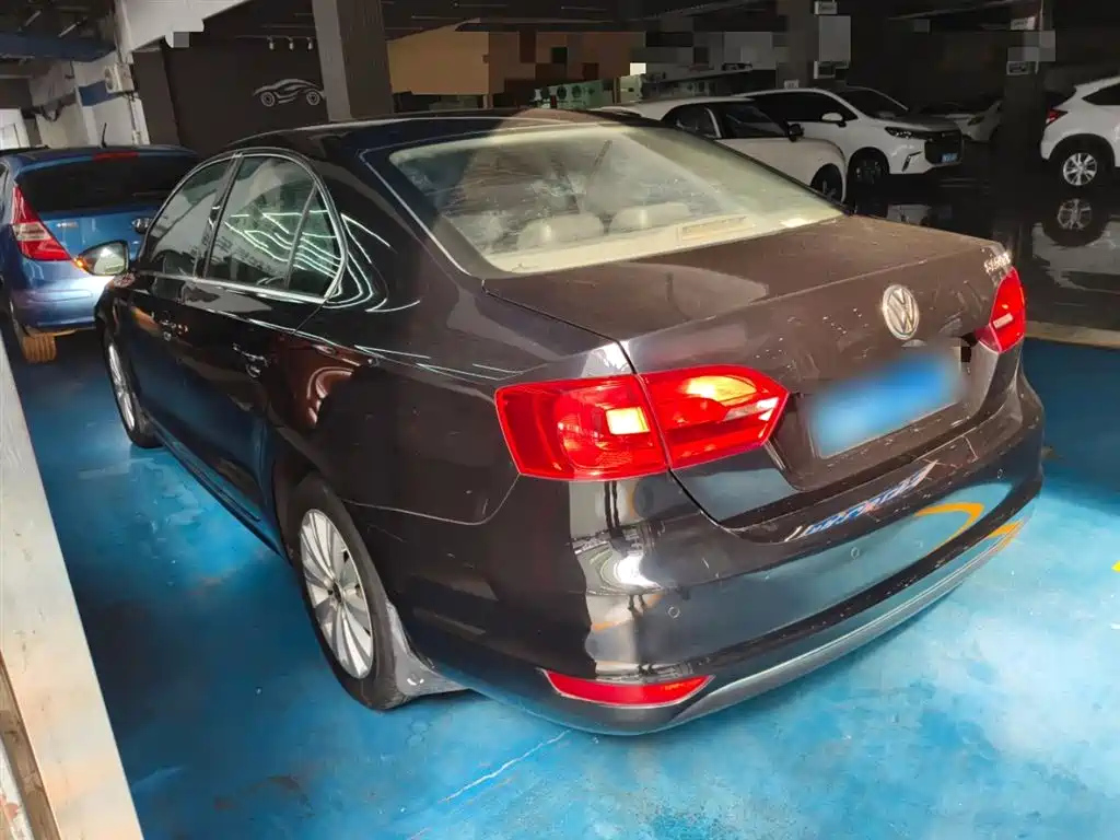 VOLKSWAGEN SAGITAR 2014