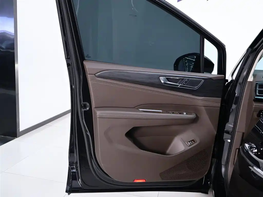 VOLKSWAGEN VILORAN 2024