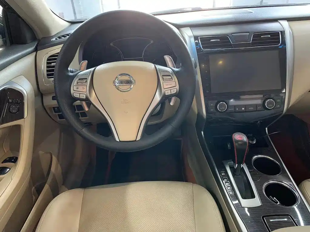 NISSAN TEANA 2015