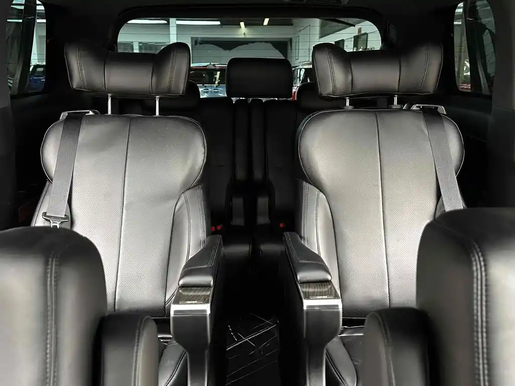 TOYOTA ALPHARD 2011