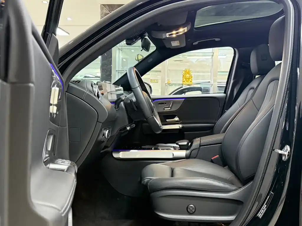 MERCEDES BENZ GLB 2023