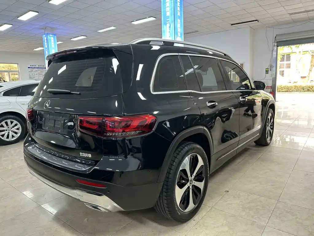 MERCEDES BENZ GLB 2023