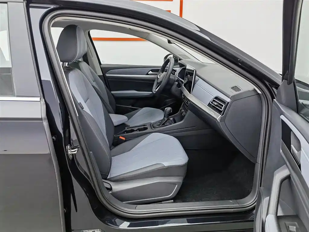 VOLKSWAGEN LAVIDA 2024