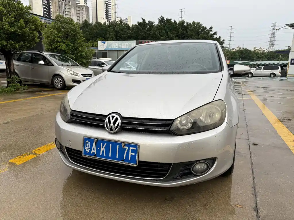VOLKSWAGEN GOLF 2010