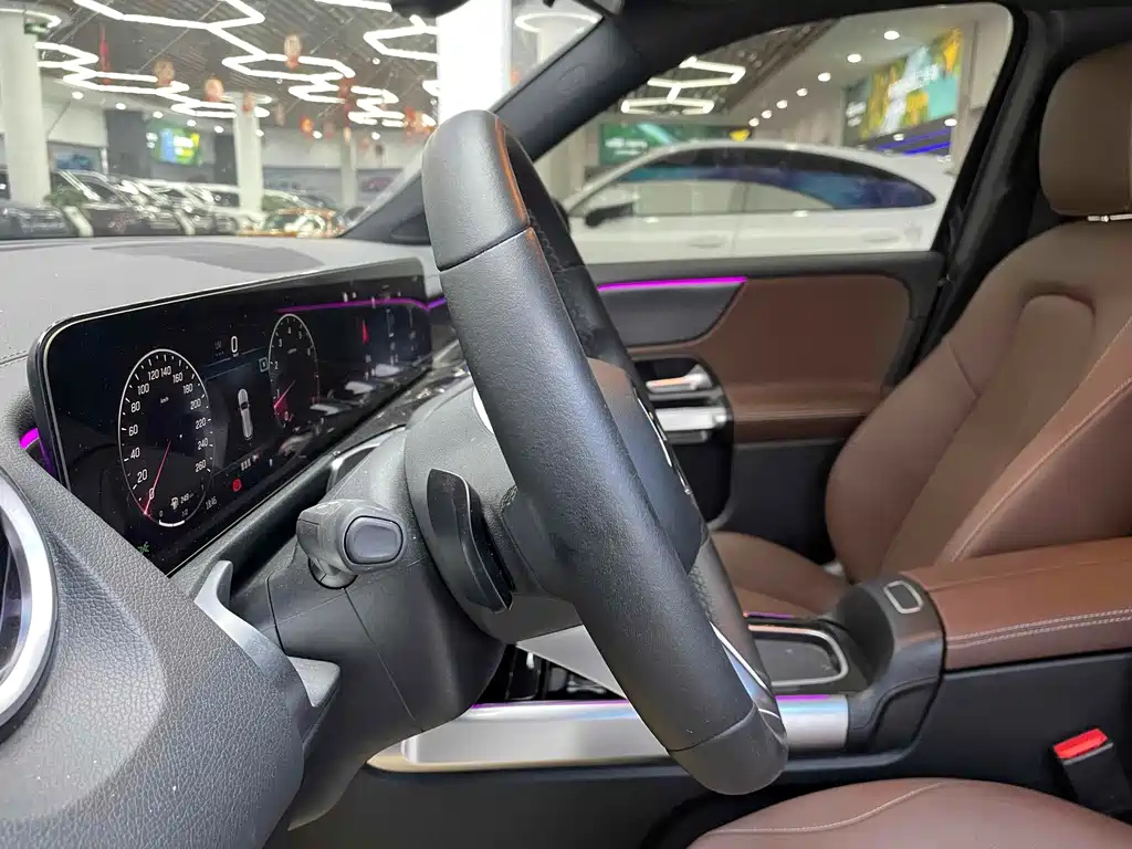 MERCEDES BENZ GLB 2024