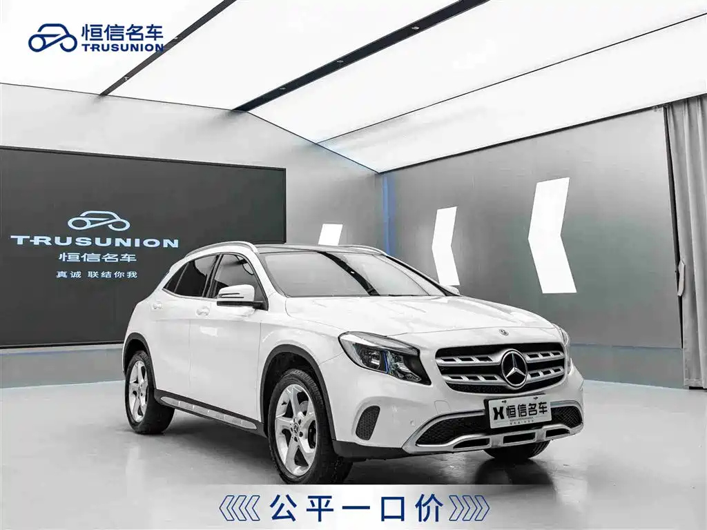 MERCEDES BENZ GLA 2019