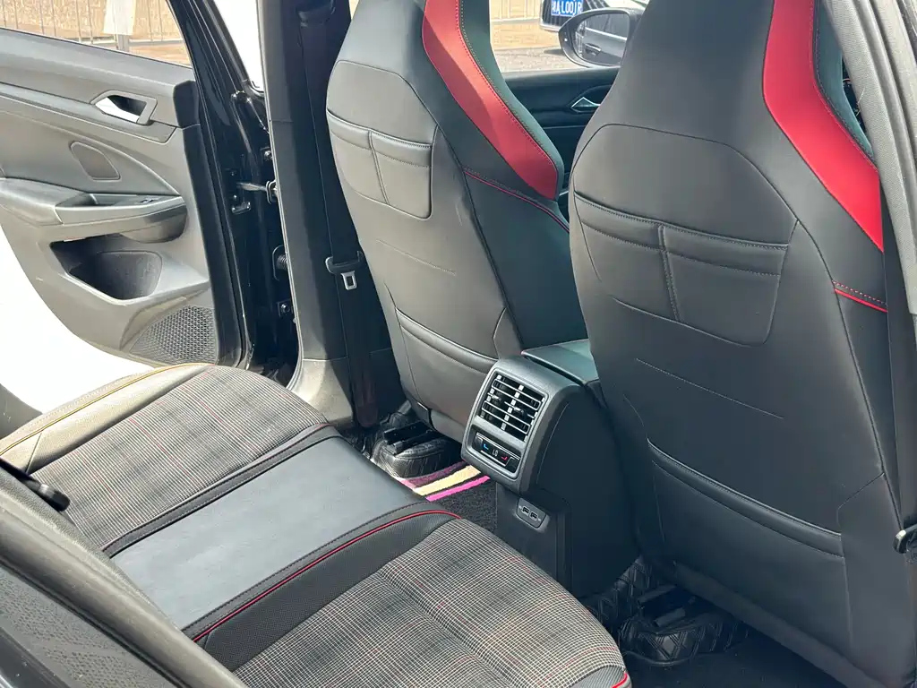 VOLKSWAGEN GOLF GTI 2021