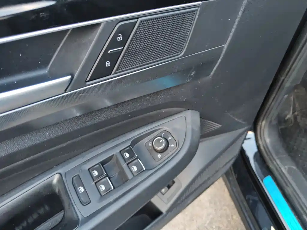 VOLKSWAGEN PASSAT 2024