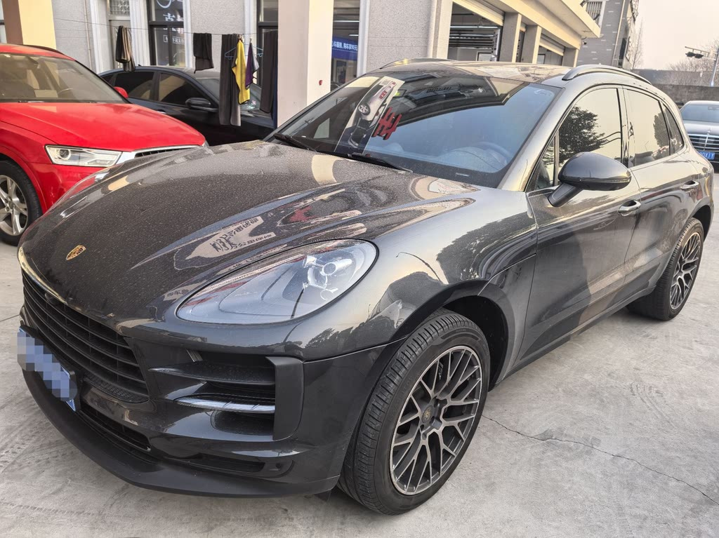 PORSCHE MACAN