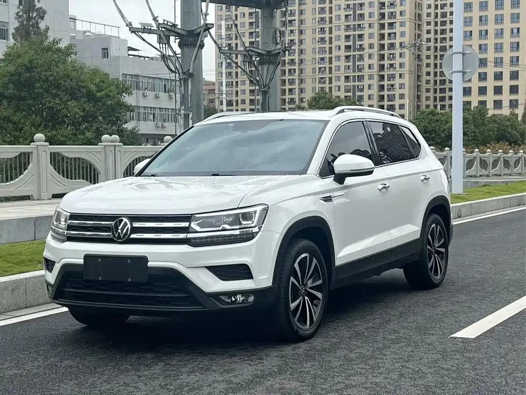 VOLKSWAGEN THARU 2020