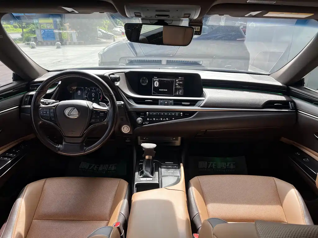 LEXUS ES 2020