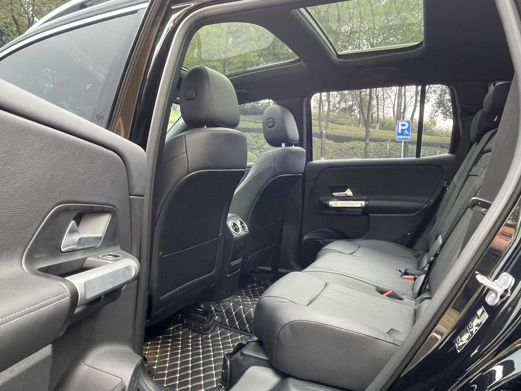 MERCEDES BENZ GLB 2024
