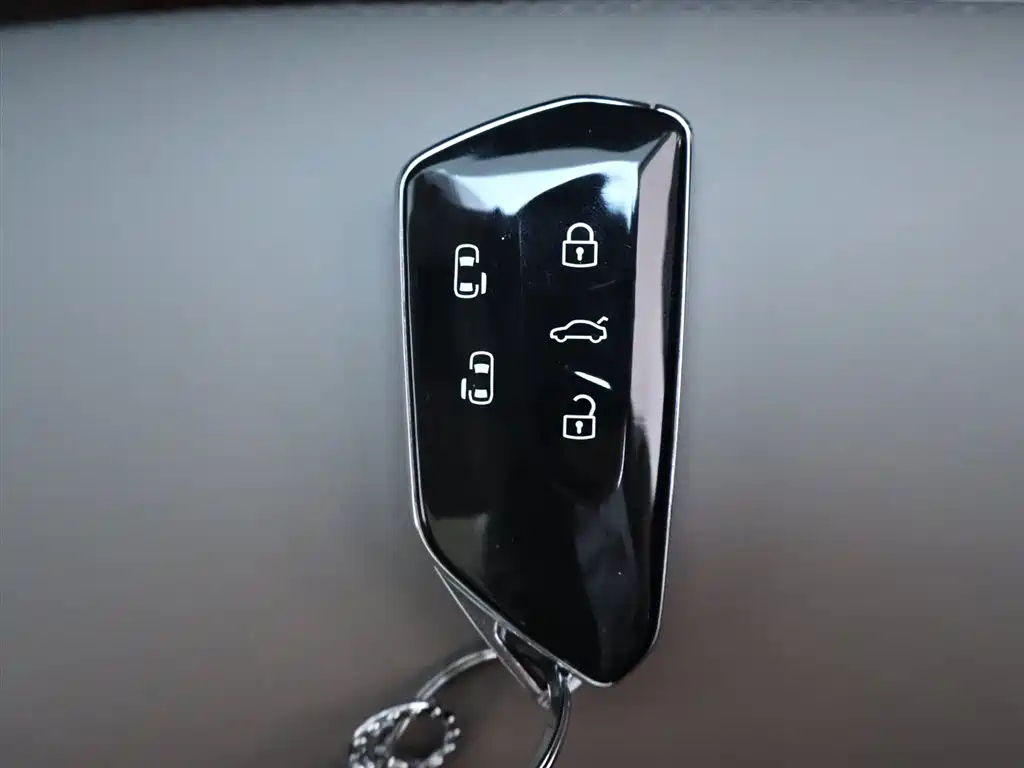 VOLKSWAGEN VILORAN 2024