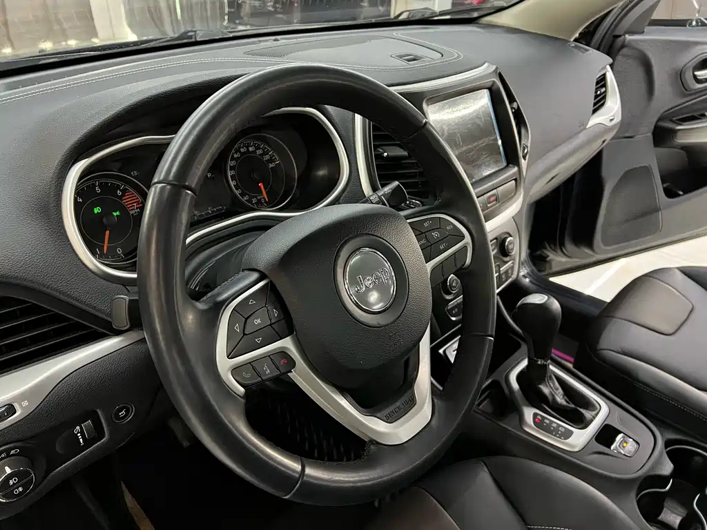 JEEP CHEROKEE 2020