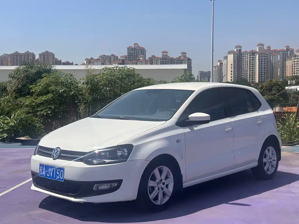 VOLKSWAGEN POLO 2013