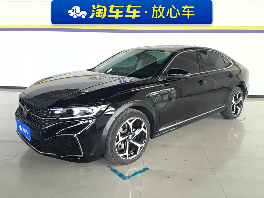 VOLKSWAGEN PASSAT 2024