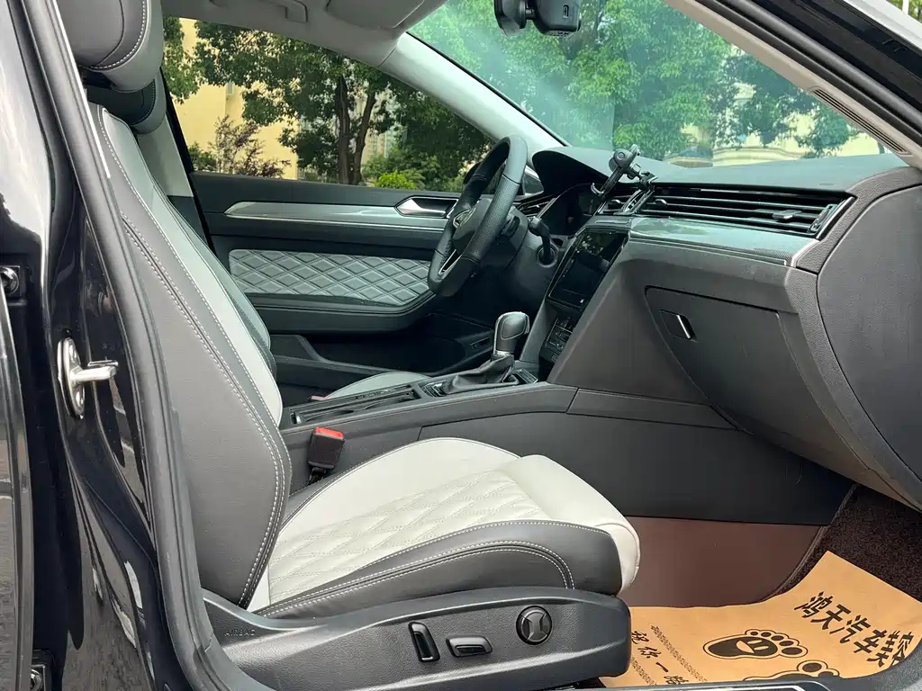 VOLKSWAGEN MAGOTAN 2023