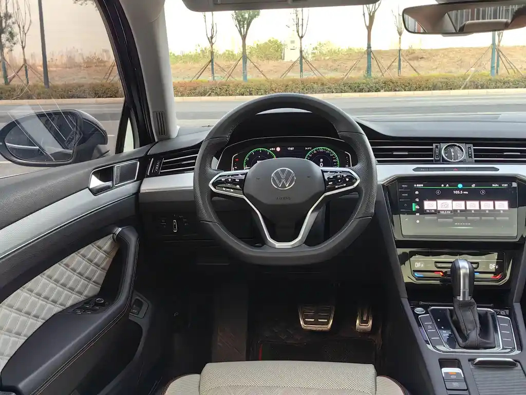 VOLKSWAGEN MAGOTAN 2023