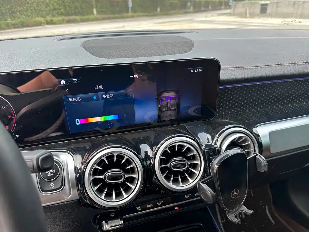 MERCEDES BENZ GLB 2024