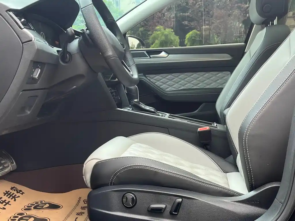 VOLKSWAGEN MAGOTAN 2023