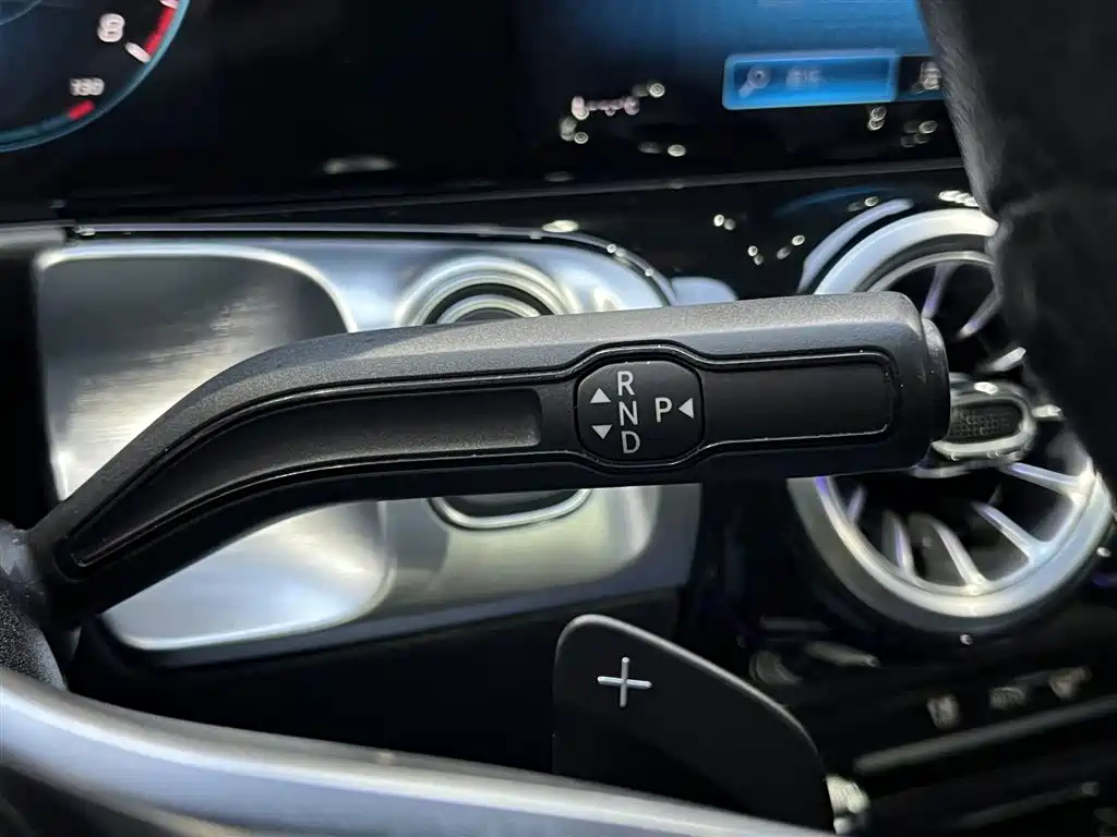 MERCEDES BENZ GLB 2021
