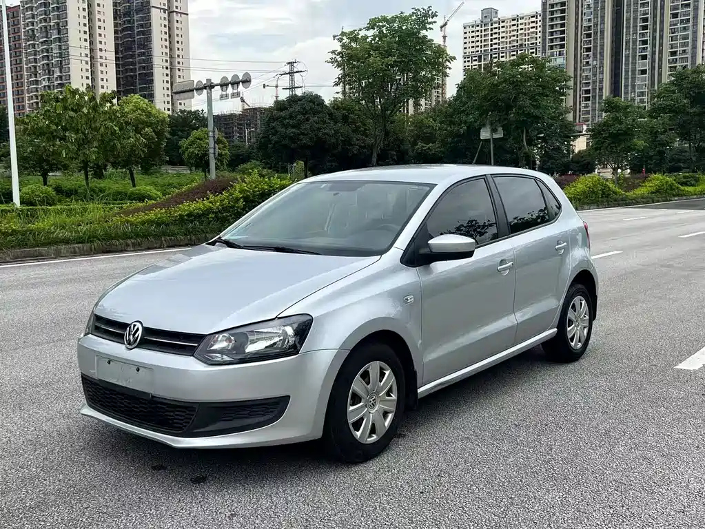 VOLKSWAGEN POLO 2013