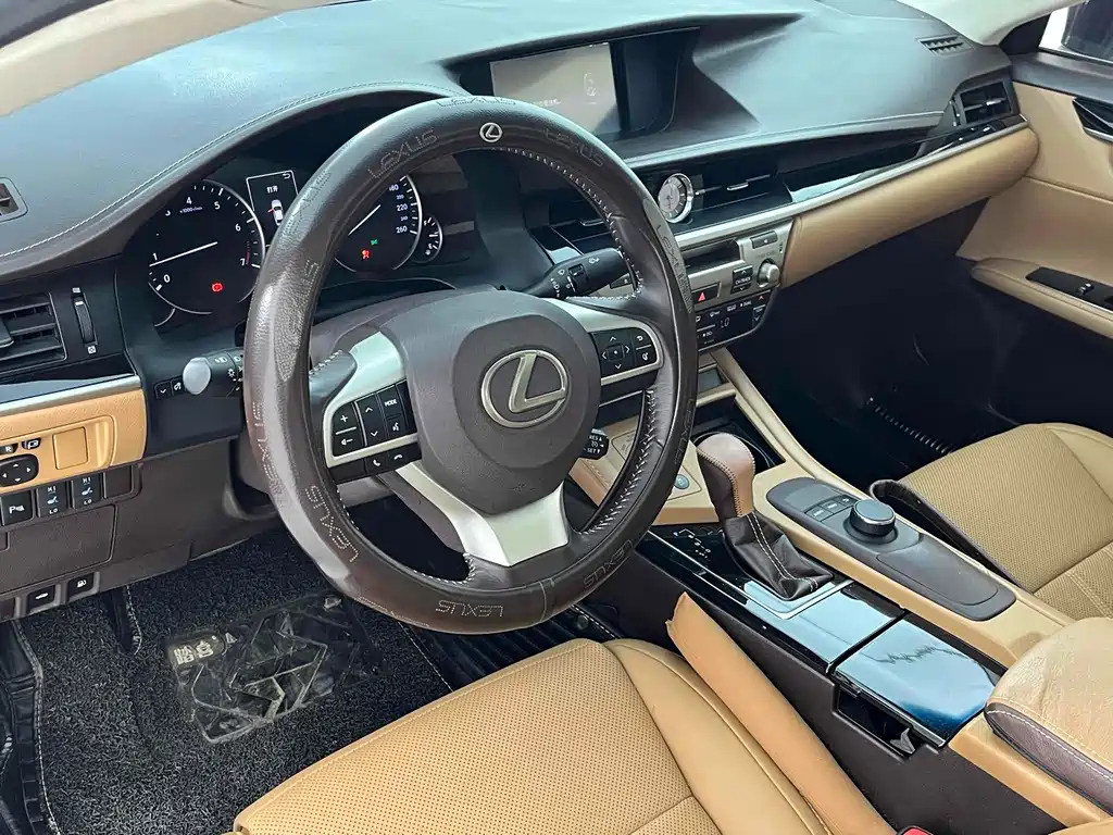 LEXUS ES 2015