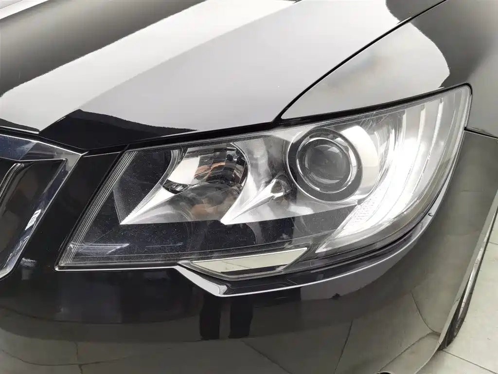 SKODA SUPERB 2013