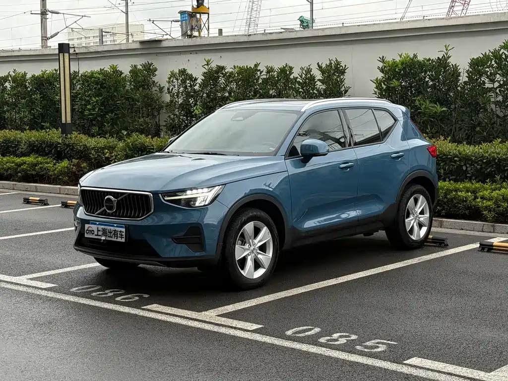 VOLVO XC40 2023