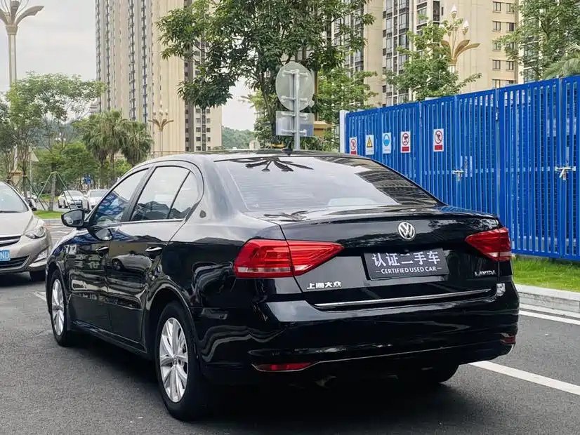 VOLKSWAGEN LAVIDA 2016