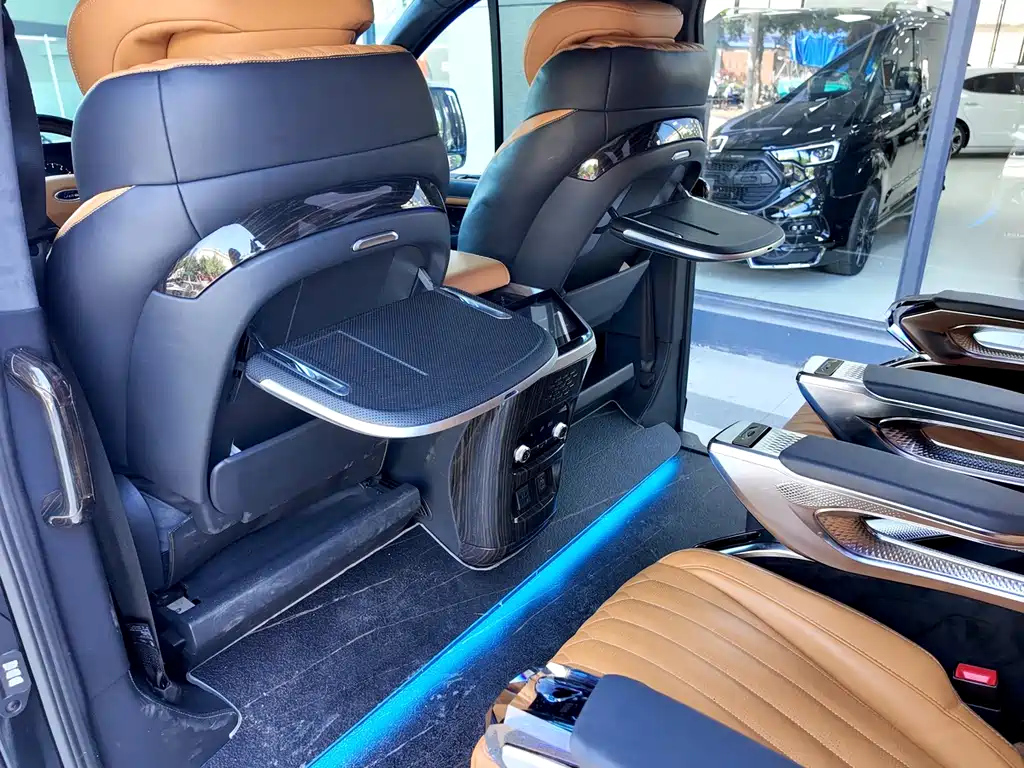 FORD TOUREO 2024