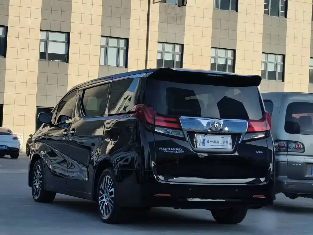 TOYOTA ALPHARD 2017