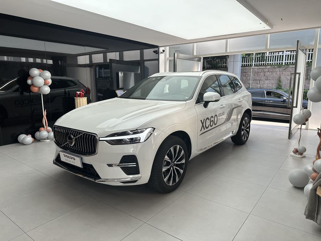 VOLVO XC60 2025