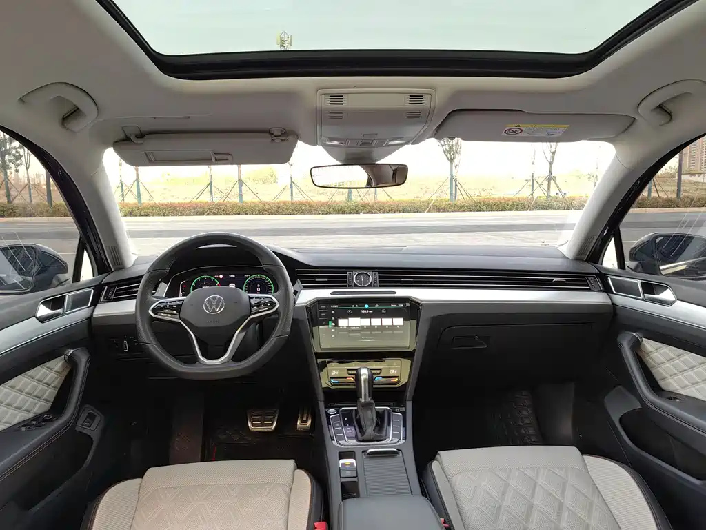 VOLKSWAGEN MAGOTAN 2023