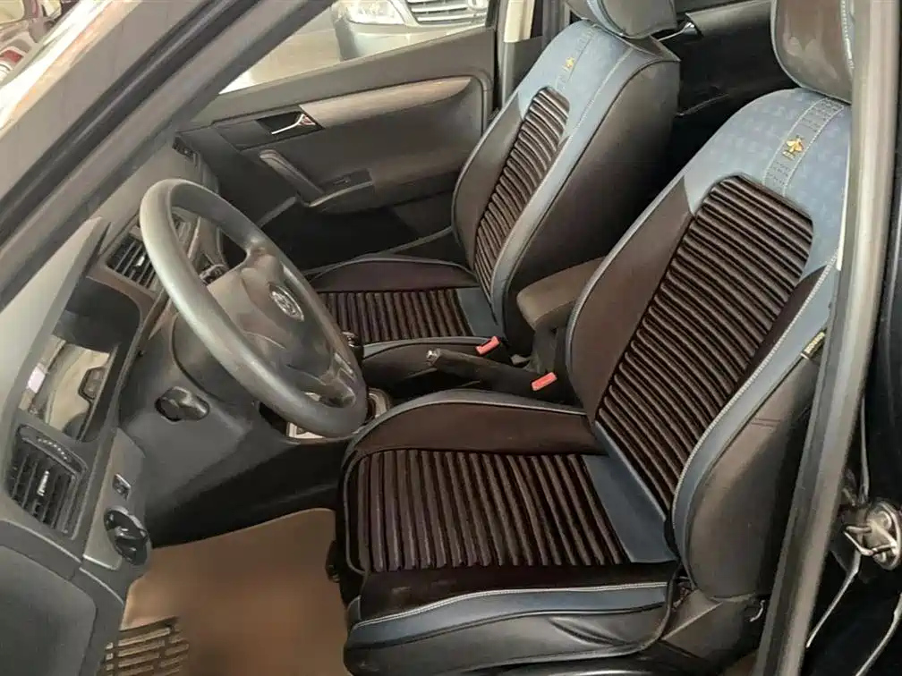 VOLKSWAGEN LAVIDA 2013