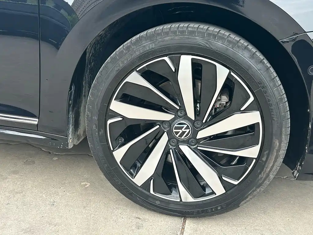 VOLKSWAGEN PASSAT 2024