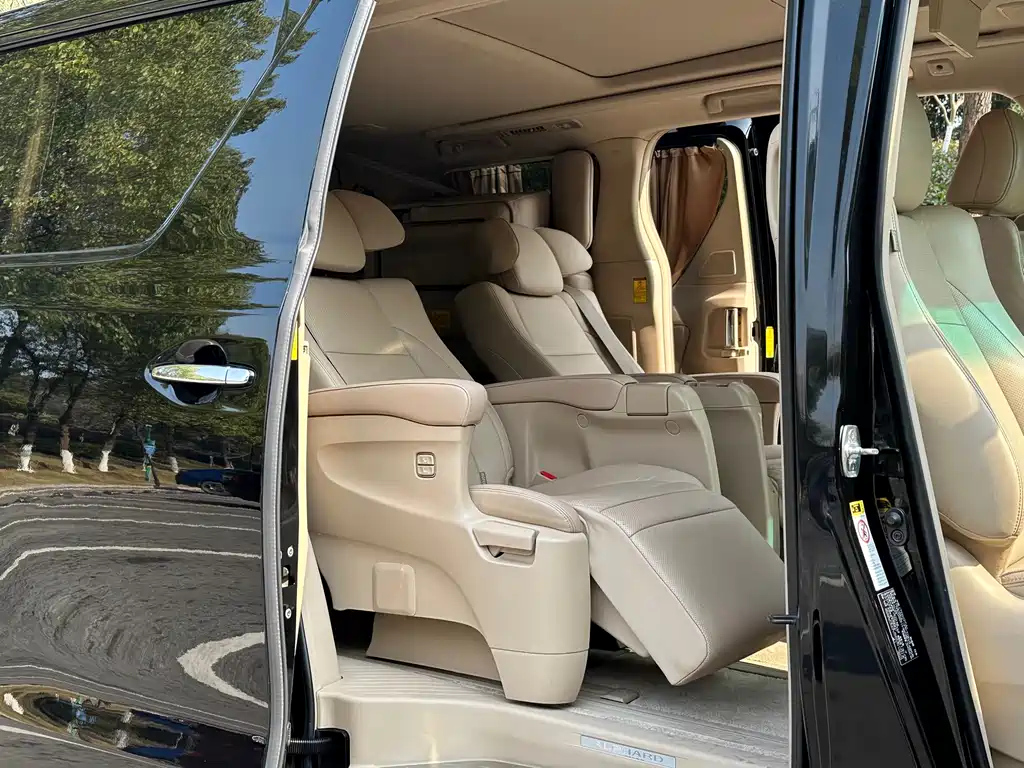 TOYOTA ALPHARD 2013