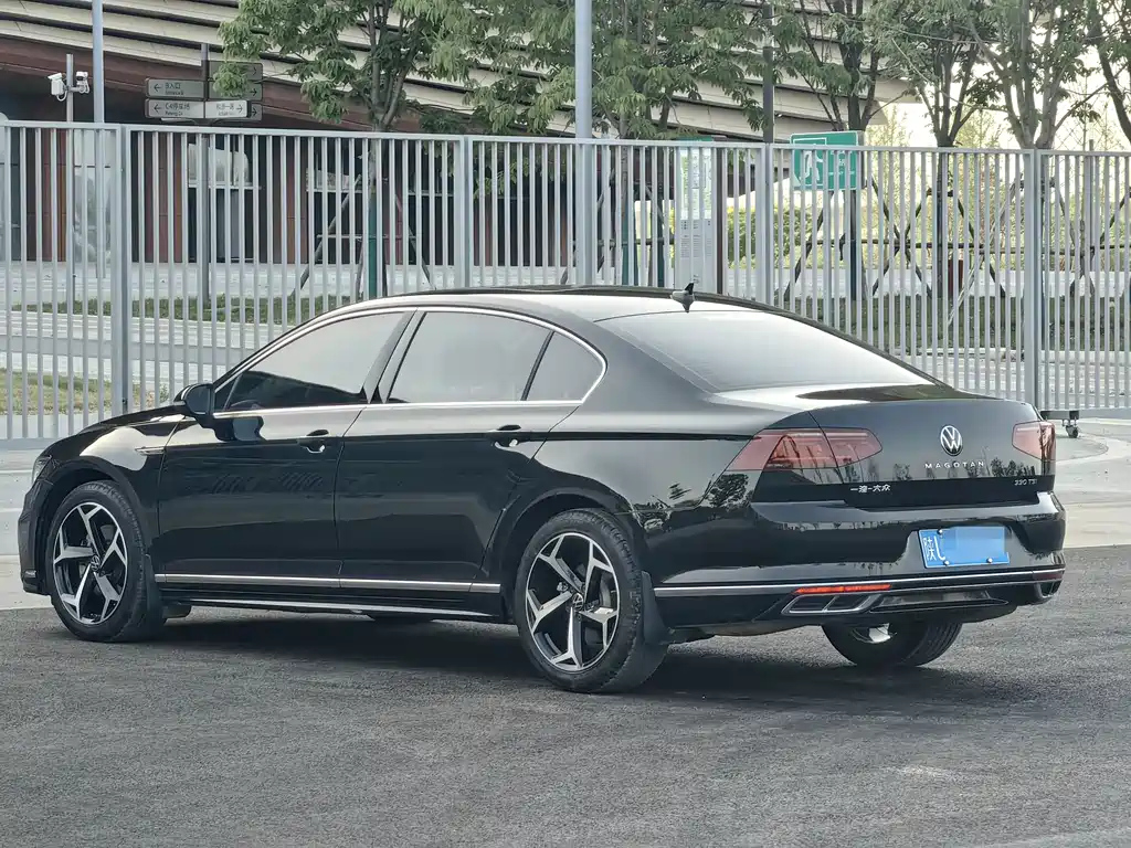 VOLKSWAGEN MAGOTAN 2023