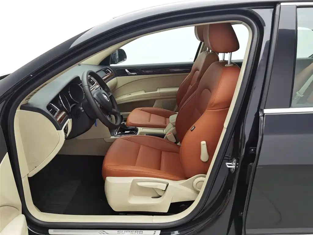 SKODA SUPERB 2013