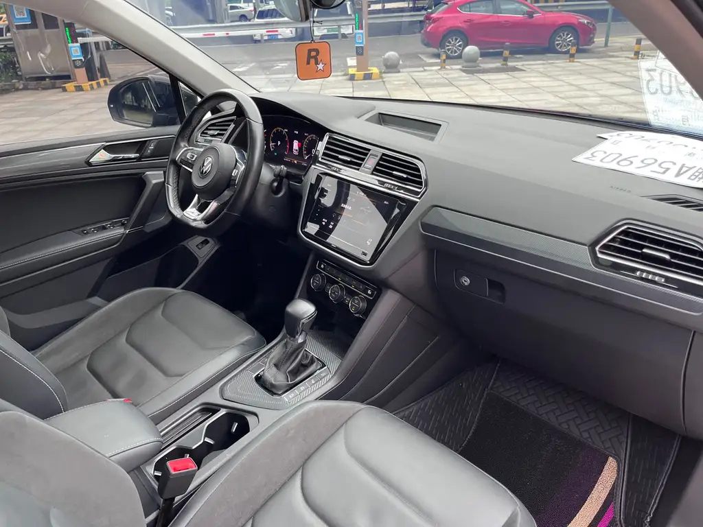 VOLKSWAGEN TIGUAN L 2021