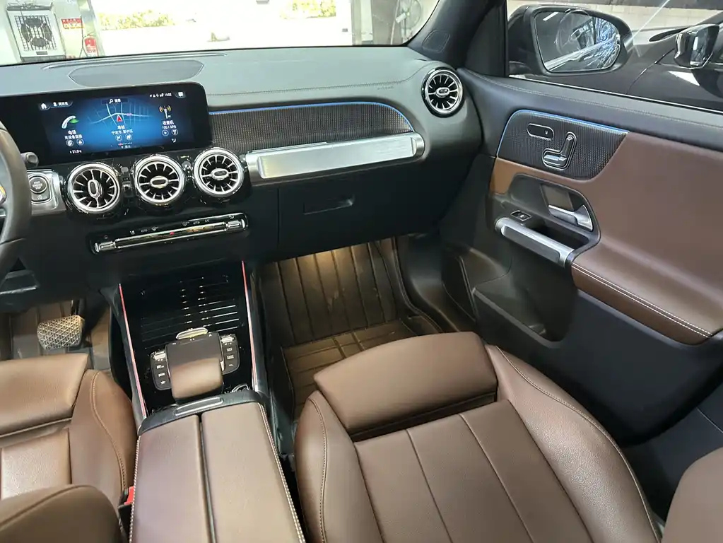 MERCEDES BENZ GLB 2023