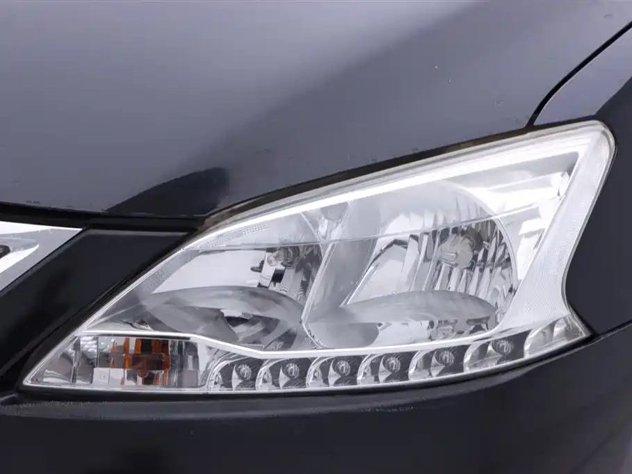 NISSAN SYLPHY 2013