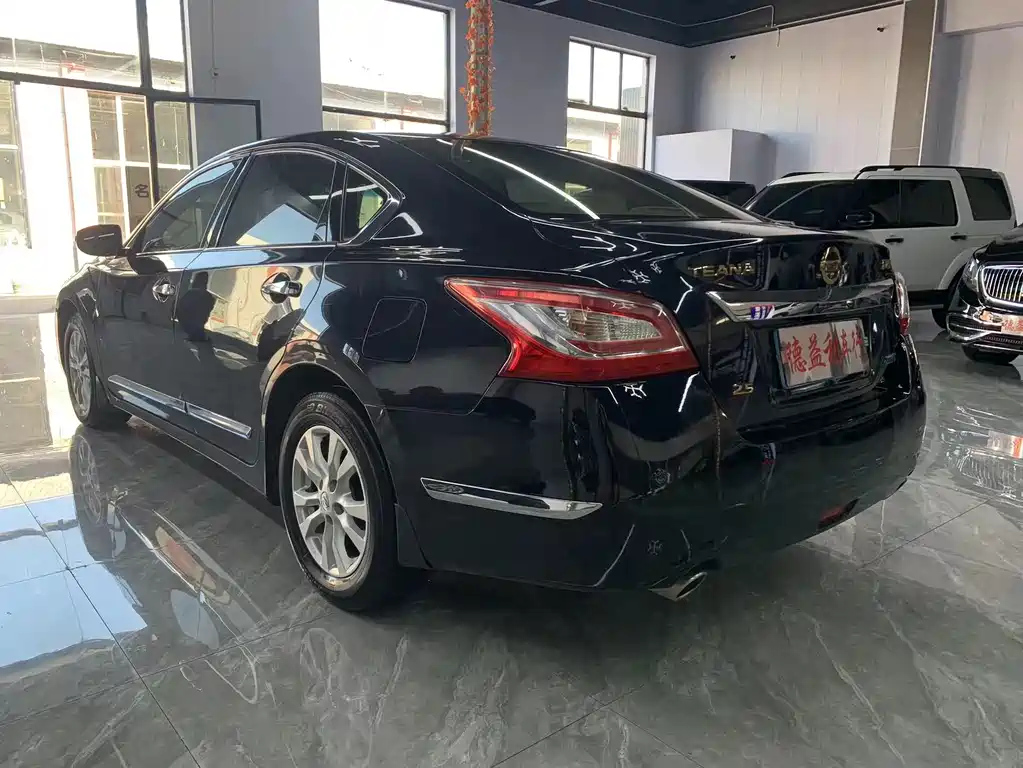 NISSAN TEANA 2015